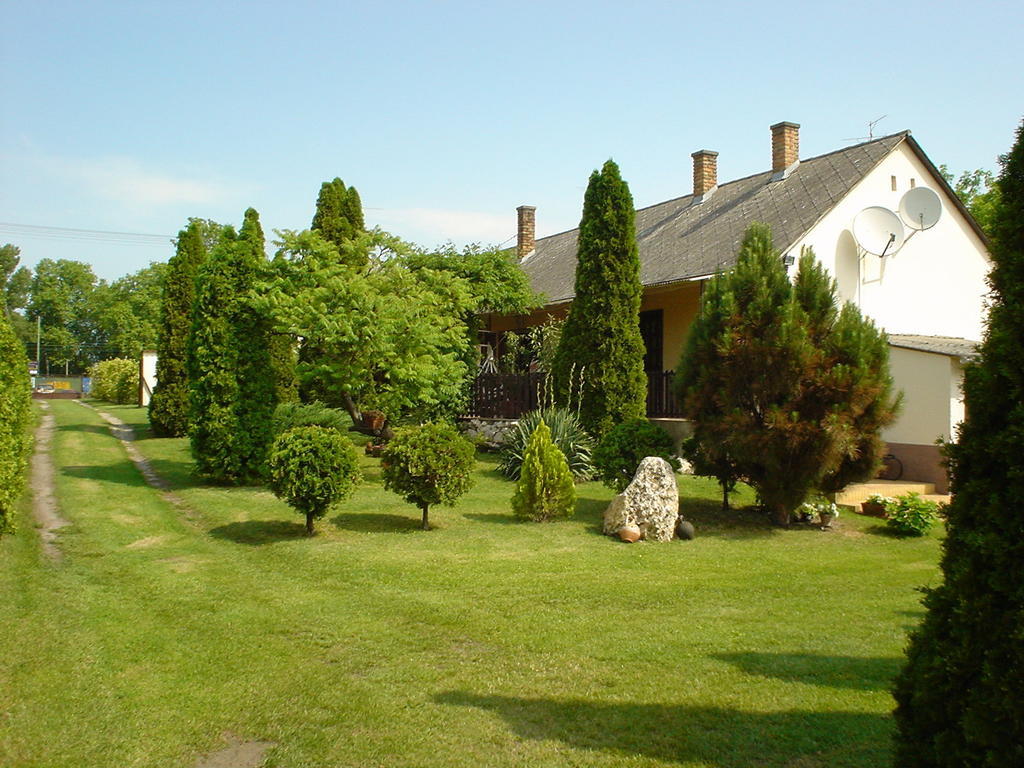 Oeroekzoeld Apartmanok Balatonfenyves Dış mekan fotoğraf