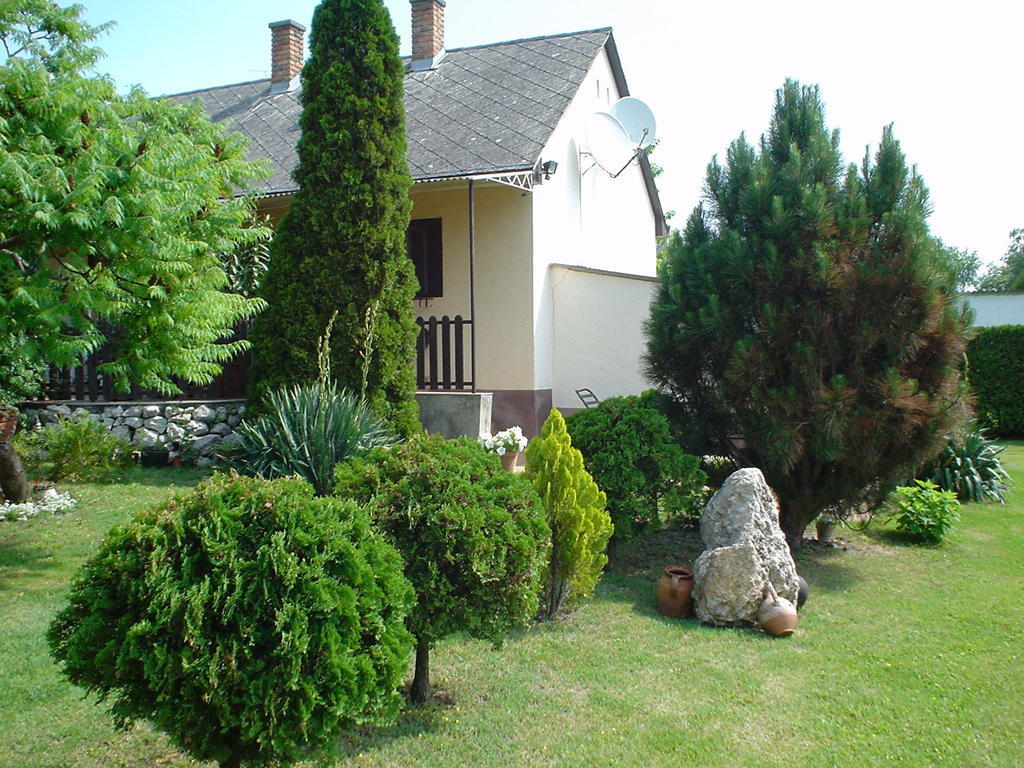 Oeroekzoeld Apartmanok Balatonfenyves Dış mekan fotoğraf